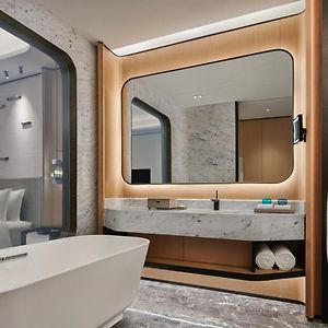 Deluxe King Non-Smoking Room